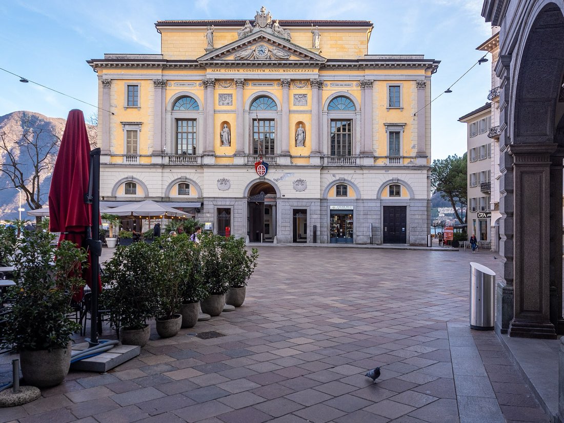 Piazza della Riforma mit dem Palazzo Civico in Lugano